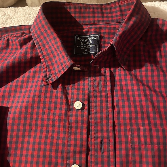 Abercrombie & Fitch Men's (XLg) Preppy Burgundy and Navy Plaid Button Down Shirt - Picture 1 of 8